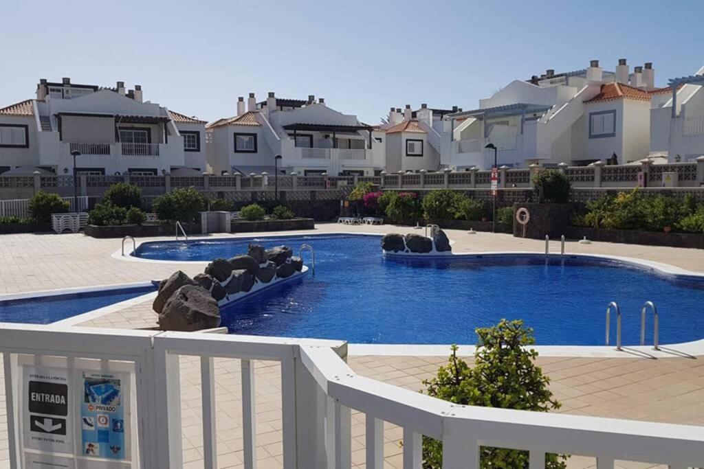 Private Apartment With Roof Terrace أرونا المظهر الخارجي الصورة