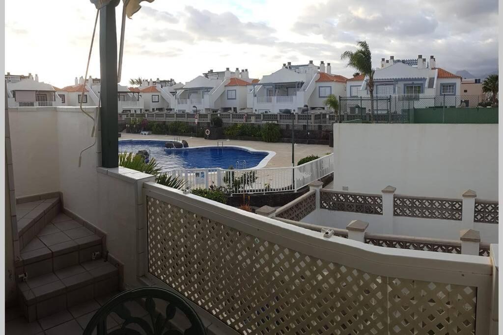 Private Apartment With Roof Terrace أرونا المظهر الخارجي الصورة
