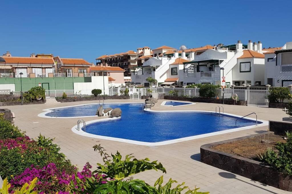 Private Apartment With Roof Terrace أرونا المظهر الخارجي الصورة