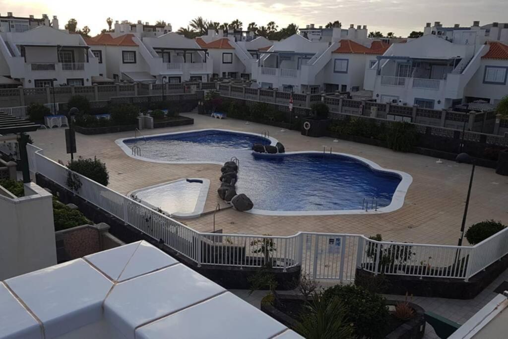 Private Apartment With Roof Terrace أرونا المظهر الخارجي الصورة