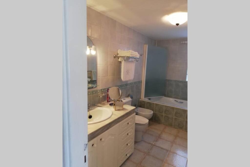 Private Apartment With Roof Terrace أرونا المظهر الخارجي الصورة